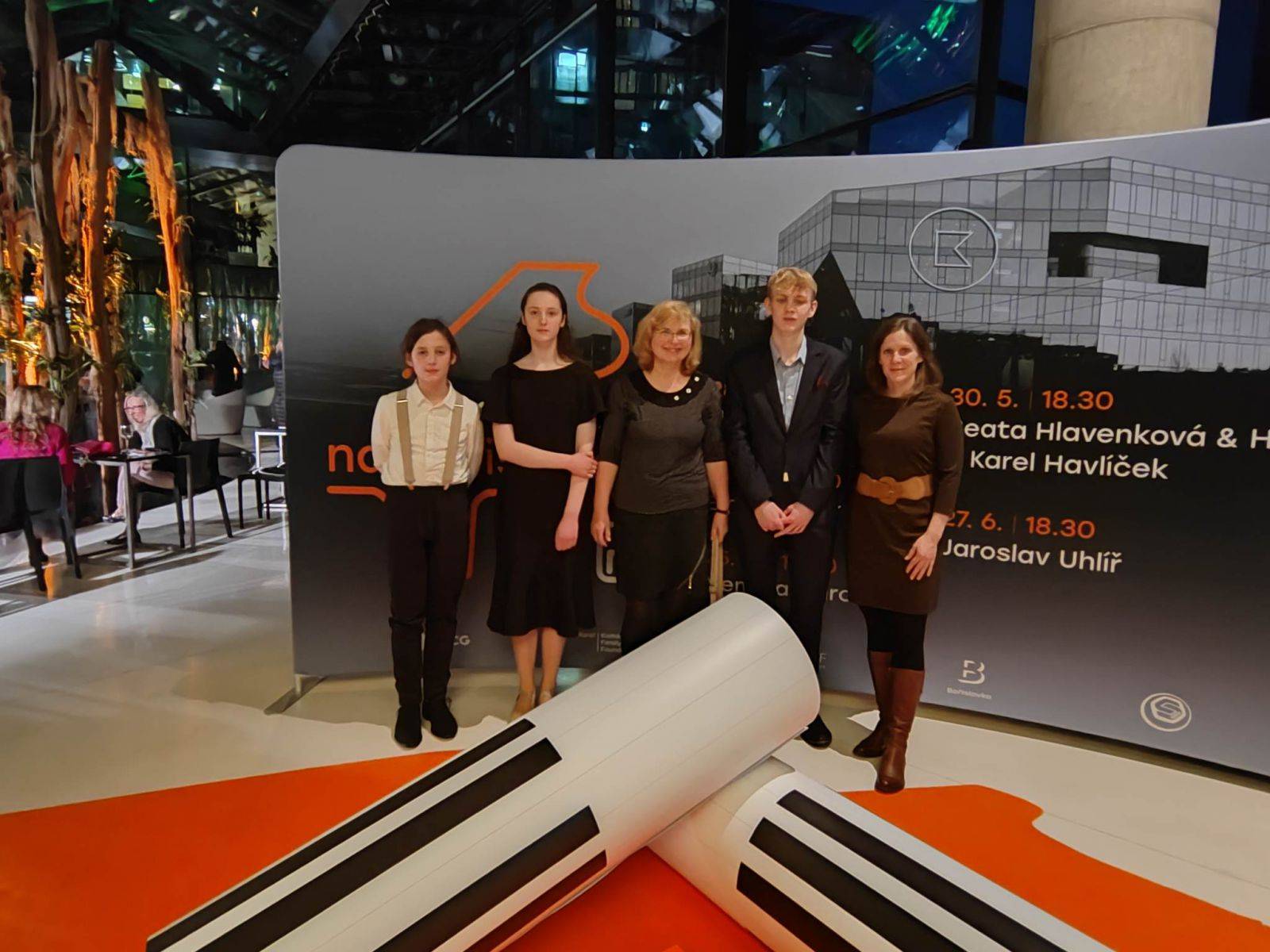 Naši klavíristé hráli na benefičním koncertě v Praze