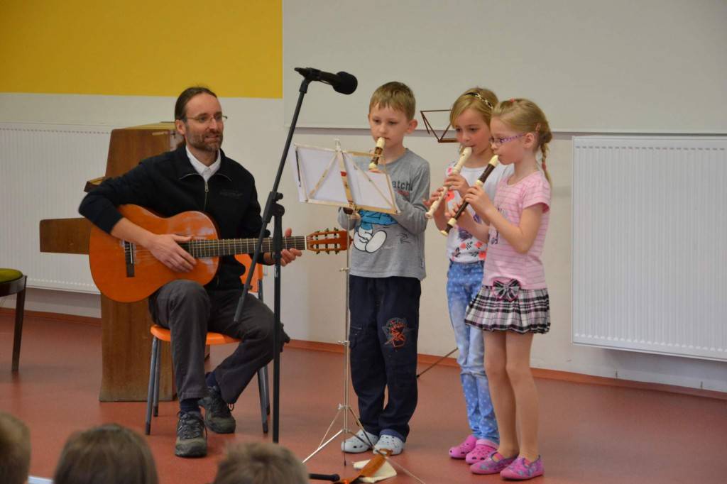 Výchovný koncert pro ZŠ Česká Ves - 4. května 2015