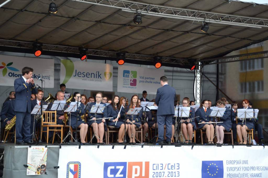 DOM a Crazy Girls - Masarykovo náměstí Jeseník - 1. května 2015