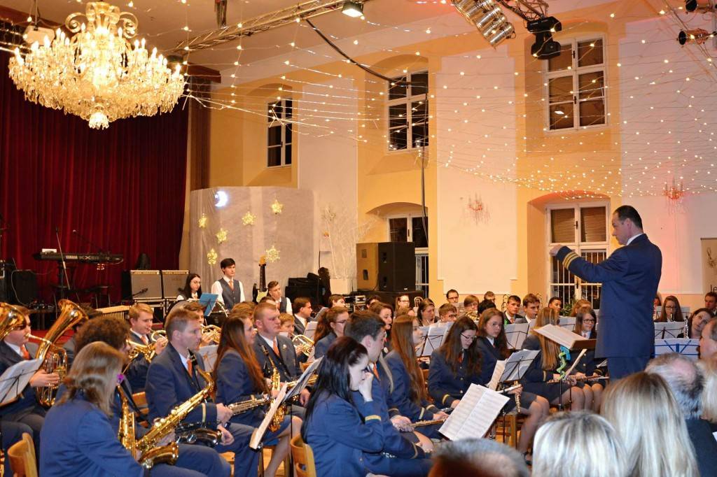 Vánoční koncert DOM ZUŠ Jeseník a Petry Janů