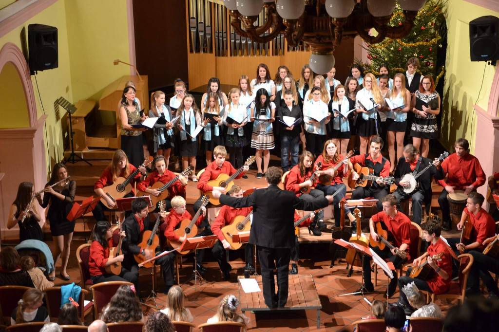 Koncert pěveckých sborů a Kytarového orchestru