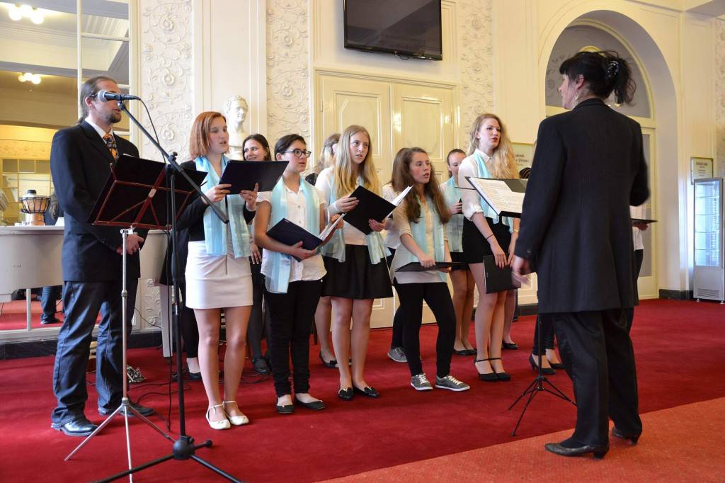 Podvečerní koncert pěveckého sboru Zvonky - 29. května 2015 - Jeseník - lázně