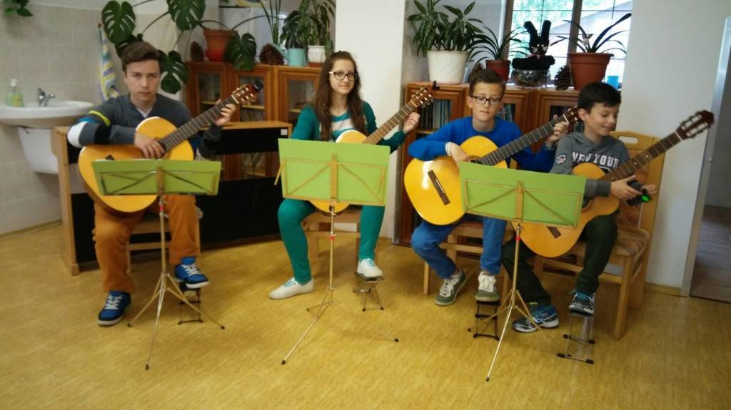 Koncert žáků ZUŠ Jeseník - Dům pokojného stáří - Mikulovice - 25. května 2015