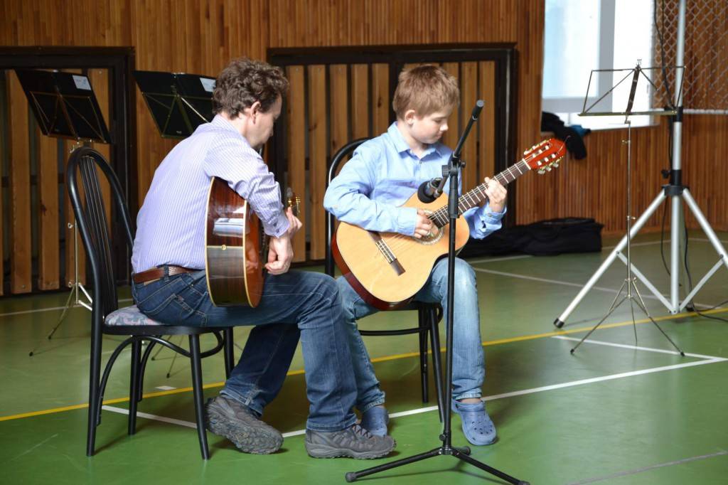Výchovný koncert pro ZŠ Jeseník - 7. května - tělocvična ZŠ B. Němcové