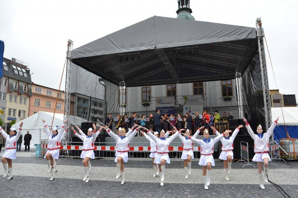 17. 5. 2014 - DOM a Crazy girls - Zahájení lázeňské sezóny 
