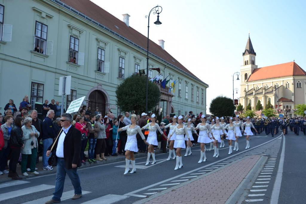 DOM a Crazy girls - Mór - Maďarsko (2)