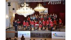 Koncert KOJ a pěveckého sboru Zvonky v lázních 13. března 2015